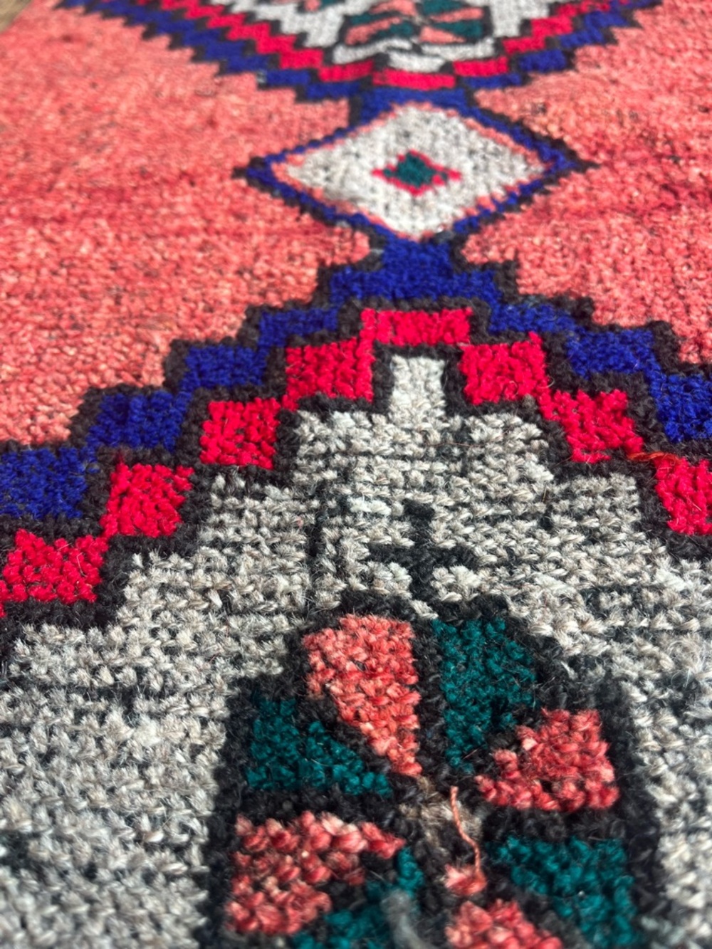 Amazing Handwoven Wool Turkish Rug - Picture 3 of 7